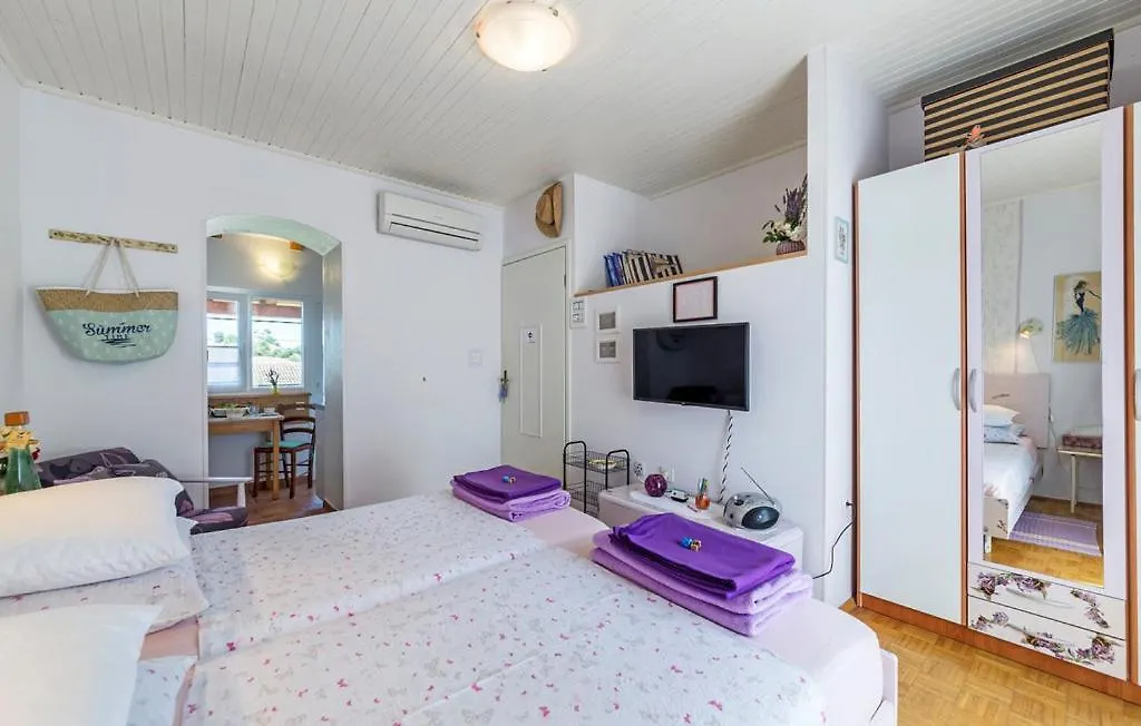 Apartman Karo Врсар 0*,